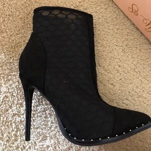 Fashion Nova onyx booties